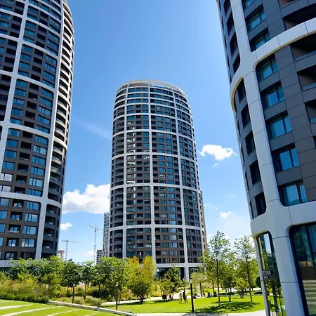 Sky Park Sunrise Apartment, 2 Bedrooms, Downtown Bratysława