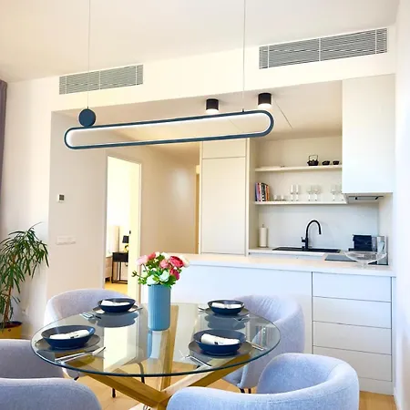 Sky Park Sunrise Apartment, 2 Bedrooms, Downtown Apartamento Bratislava