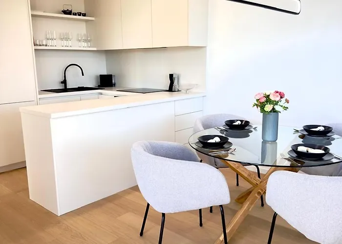 Sky Park Sunrise Apartment, 2 Bedrooms, Downtown براتسيلافا