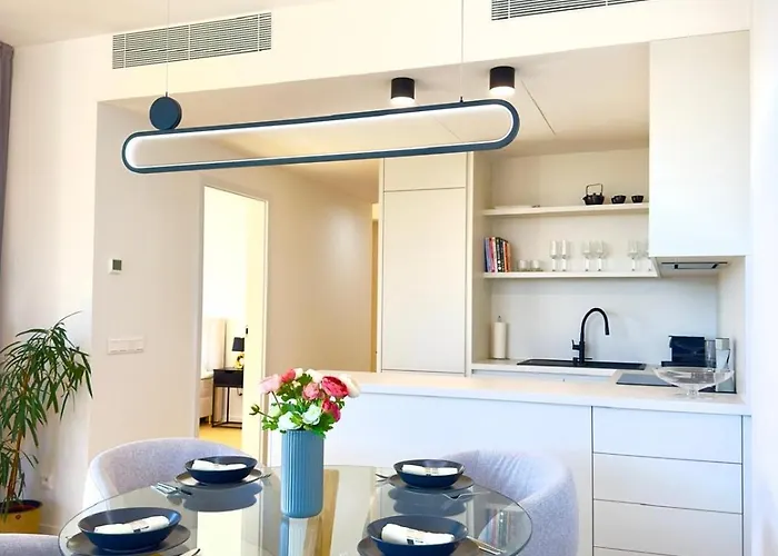 Sky Park Sunrise Apartment, 2 Bedrooms, Downtown Apartmán Bratislava