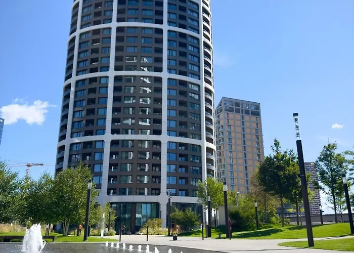 Sky Park Sunrise Apartment, 2 Bedrooms, Downtown شقة