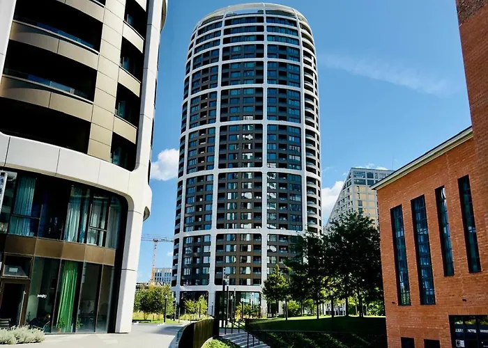 Sky Park Sunrise Apartment, 2 Bedrooms, Downtown