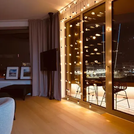 Sky Park Sunrise Apartment, 2 Bedrooms, Downtown * Μπρατισλάβα